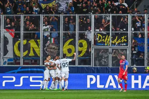  إنتر يعبر أتالانتا بثلاثية في الدوري الإيطالي